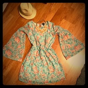 Cute Floral Dress with Belle Sleeves - Size Medium